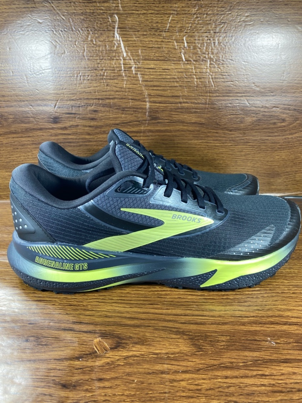 Brooks Adrenaline 24 Mens shoes size 10.5